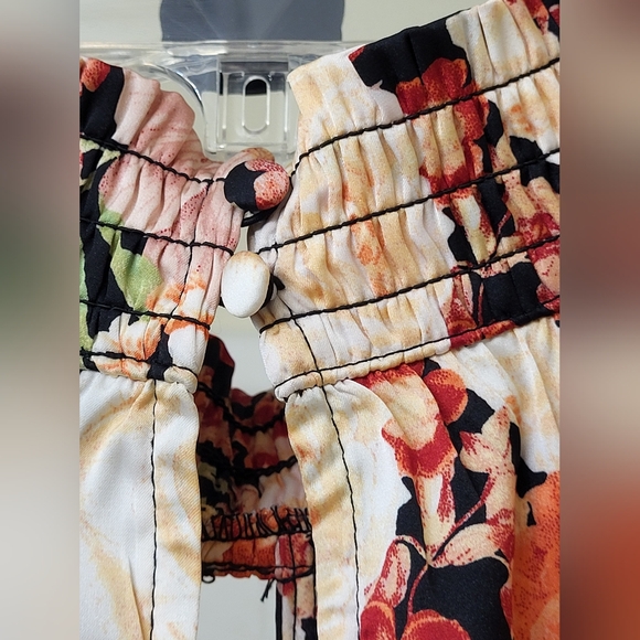 Smocked sleeveless summer floral top with keyhole neckline front & back. Size XL - Picture 7 of 14